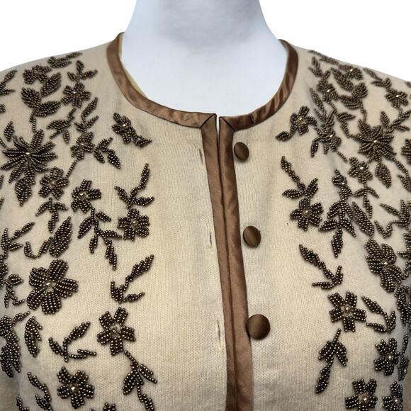 Cardigan Sweater Vintage 1950s Crewneck Cream Women Size S/M Floral Beadwork - Picture 2 of 16